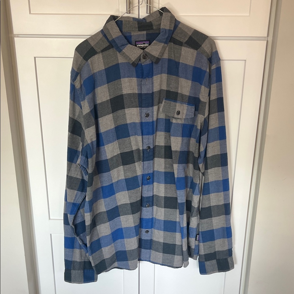 Patagonia Men's Casual Blue and Gray Check Shirt